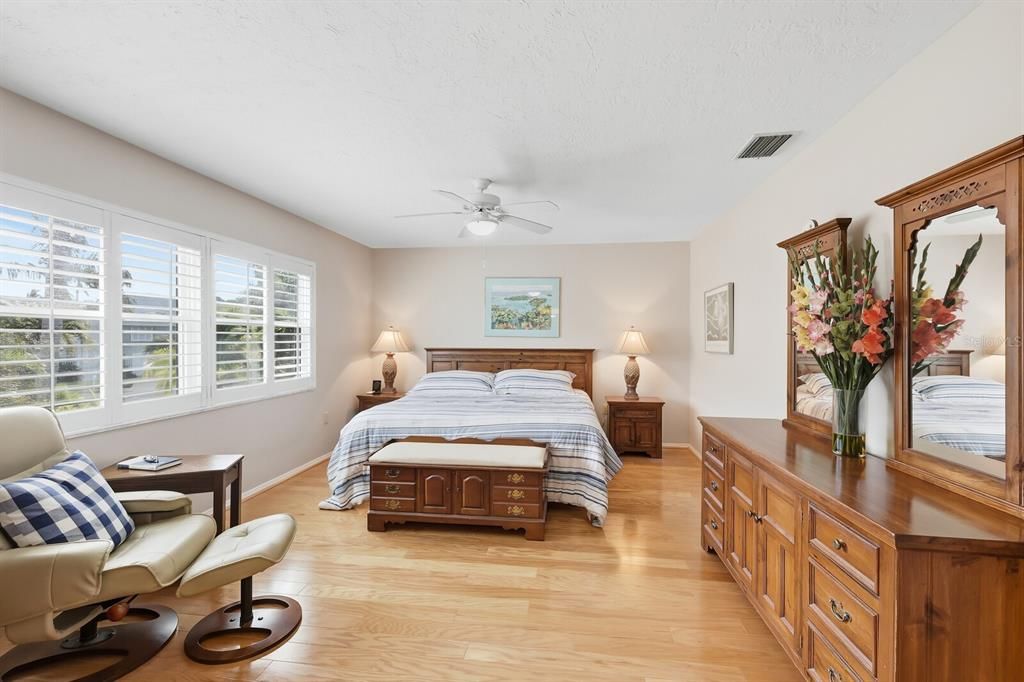 For Sale: $699,000 (3 beds, 3 baths, 1773 Square Feet)