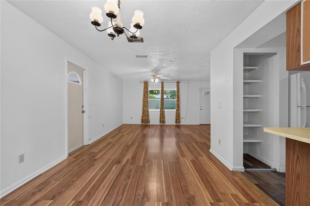 En Venta: $245,000 (3 camas, 2 baños, 1170 Pies cuadrados)