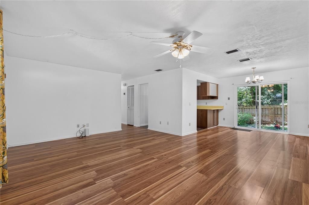 En Venta: $245,000 (3 camas, 2 baños, 1170 Pies cuadrados)
