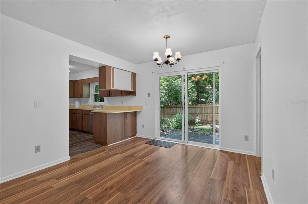 En Venta: $245,000 (3 camas, 2 baños, 1170 Pies cuadrados)