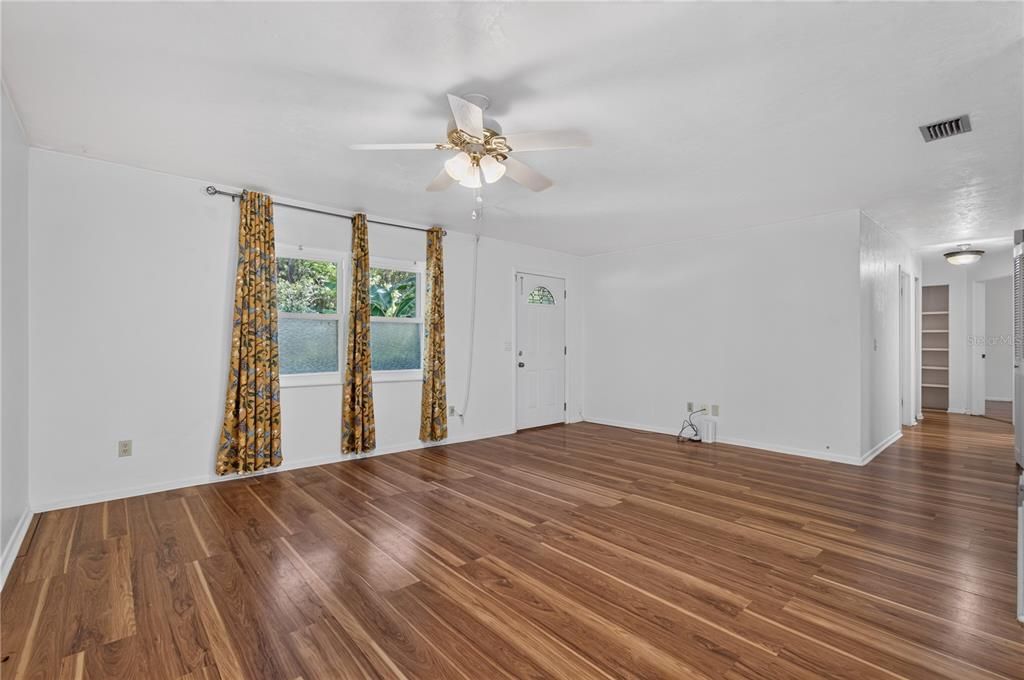 En Venta: $245,000 (3 camas, 2 baños, 1170 Pies cuadrados)