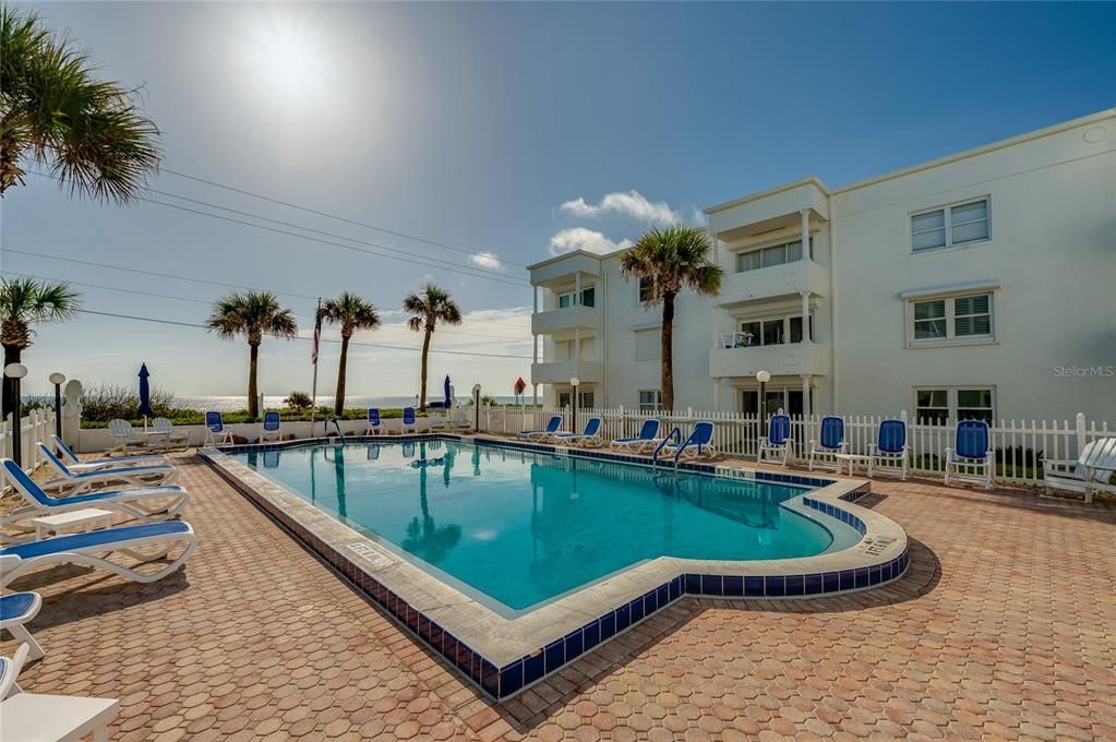 For Sale: $249,000 (2 beds, 2 baths, 1175 Square Feet)
