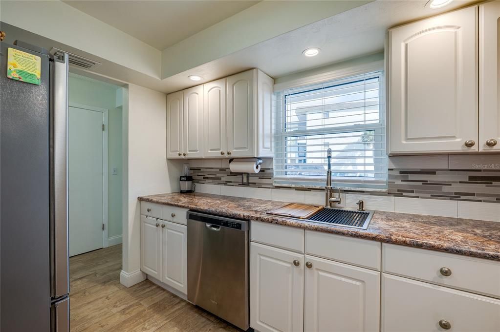 For Sale: $249,000 (2 beds, 2 baths, 1175 Square Feet)