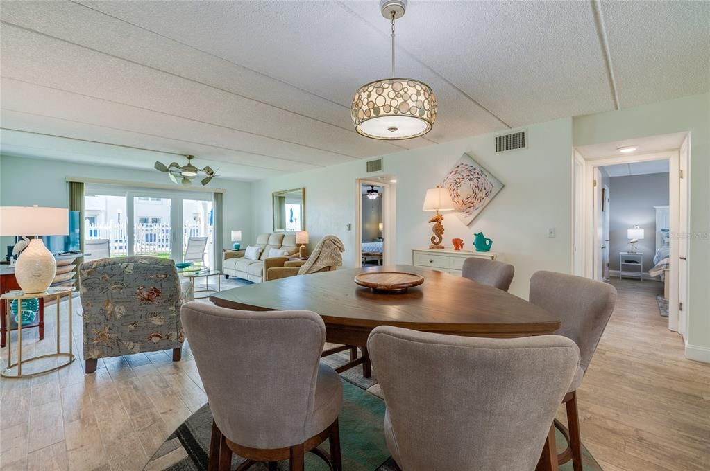 For Sale: $249,000 (2 beds, 2 baths, 1175 Square Feet)