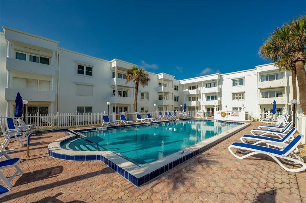 For Sale: $249,000 (2 beds, 2 baths, 1175 Square Feet)