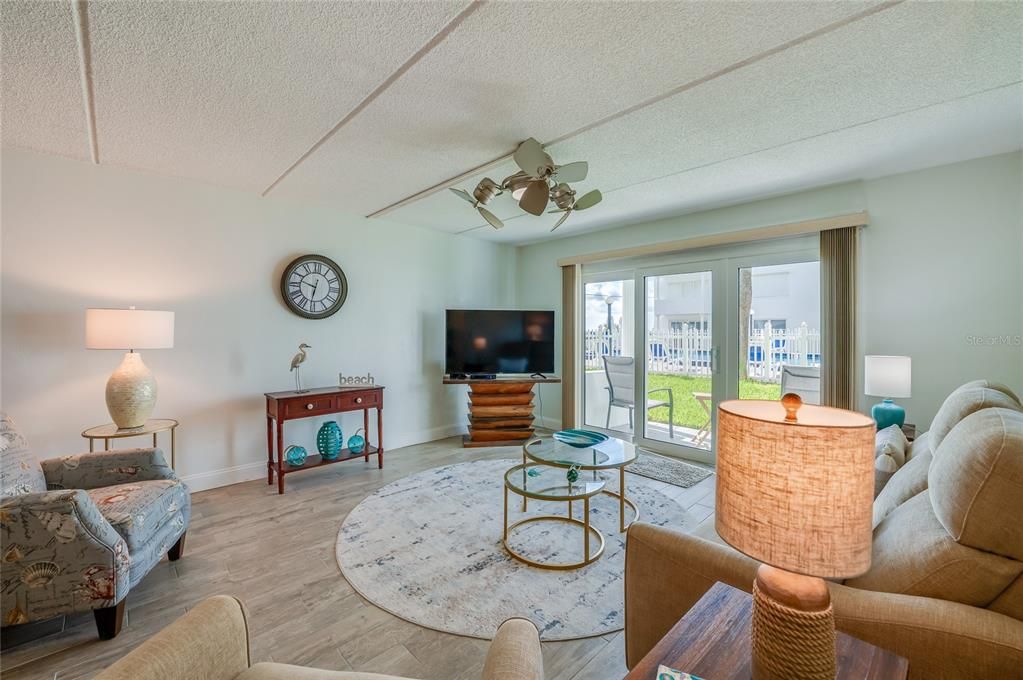 For Sale: $249,000 (2 beds, 2 baths, 1175 Square Feet)