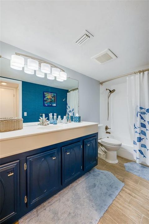 For Sale: $249,000 (2 beds, 2 baths, 1175 Square Feet)