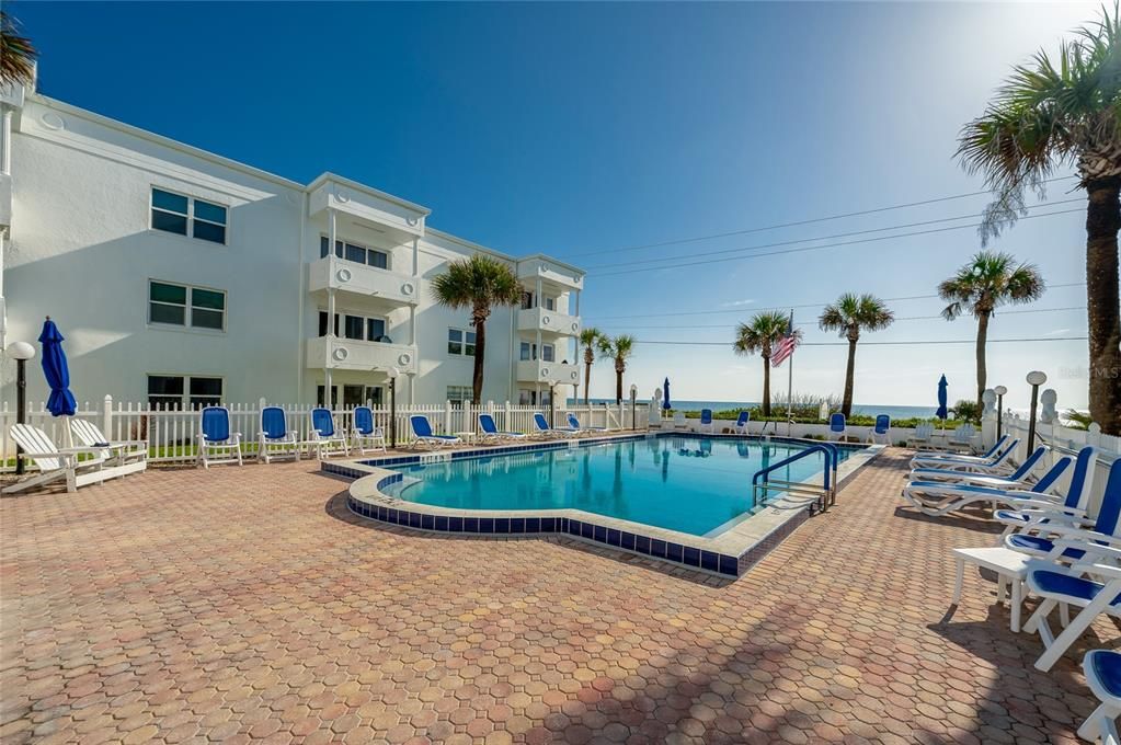 For Sale: $249,000 (2 beds, 2 baths, 1175 Square Feet)
