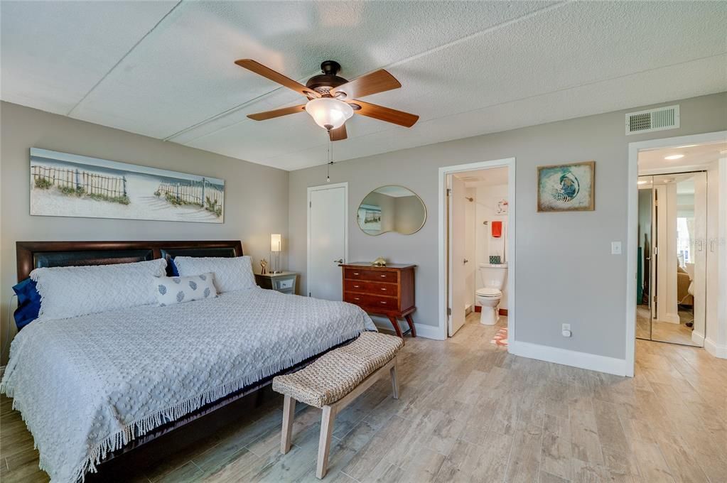 For Sale: $249,000 (2 beds, 2 baths, 1175 Square Feet)