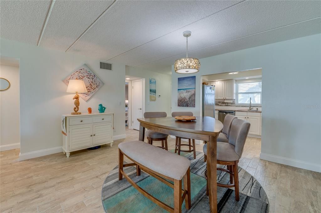 For Sale: $249,000 (2 beds, 2 baths, 1175 Square Feet)