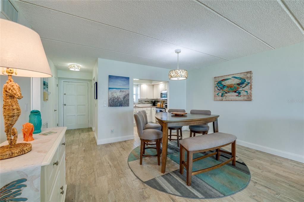 For Sale: $249,000 (2 beds, 2 baths, 1175 Square Feet)