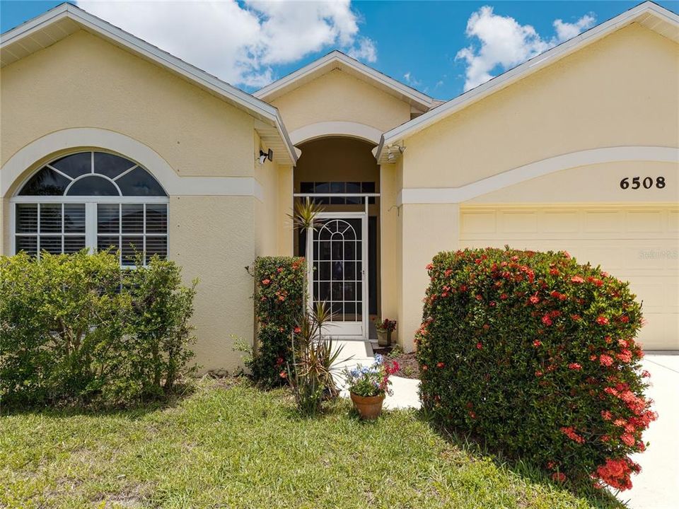 En Venta: $374,999 (3 camas, 2 baños, 1996 Pies cuadrados)