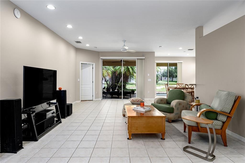 En Venta: $374,999 (3 camas, 2 baños, 1996 Pies cuadrados)