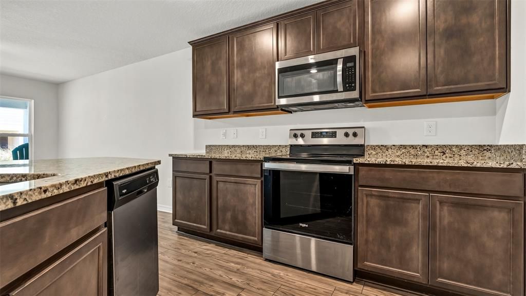 В аренду: $2,250 (2 спален, 2 ванн, 1621 Квадратных фут)