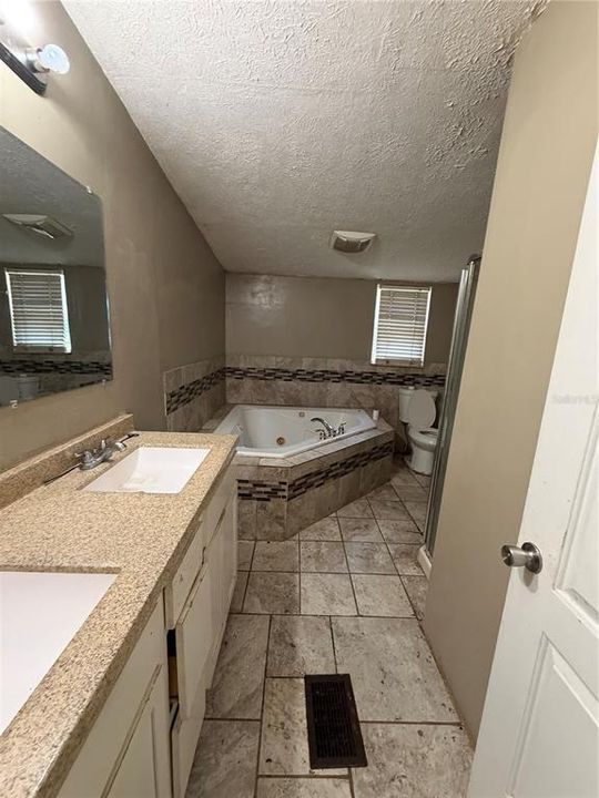 For Sale: $320,000 (4 beds, 2 baths, 1649 Square Feet)