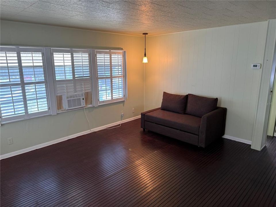 For Sale: $79,000 (1 beds, 1 baths, 550 Square Feet)