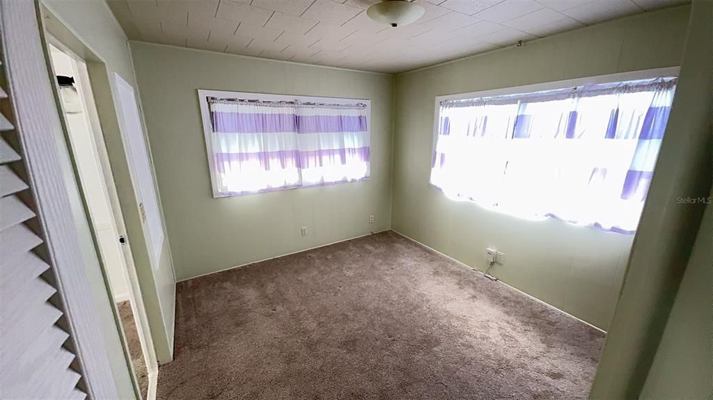 For Sale: $79,000 (1 beds, 1 baths, 550 Square Feet)