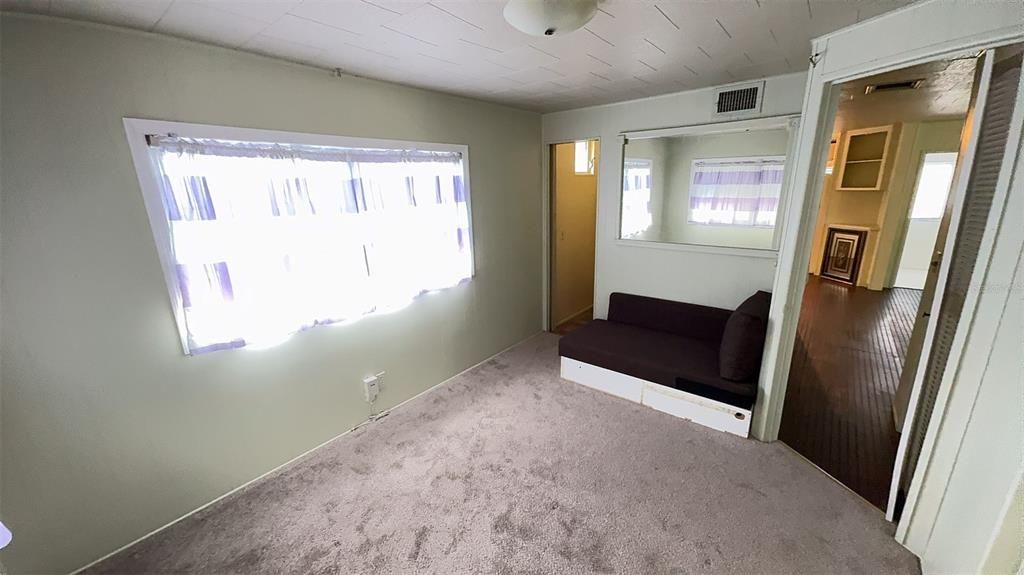 For Sale: $79,000 (1 beds, 1 baths, 550 Square Feet)