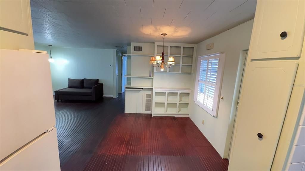 For Sale: $79,000 (1 beds, 1 baths, 550 Square Feet)