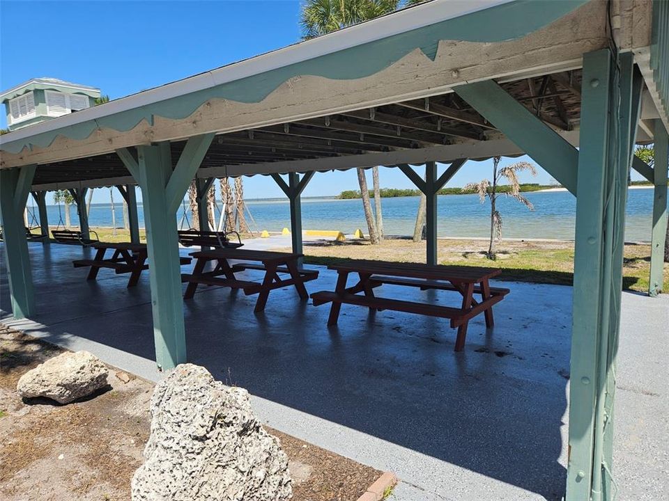 For Sale: $79,000 (1 beds, 1 baths, 550 Square Feet)