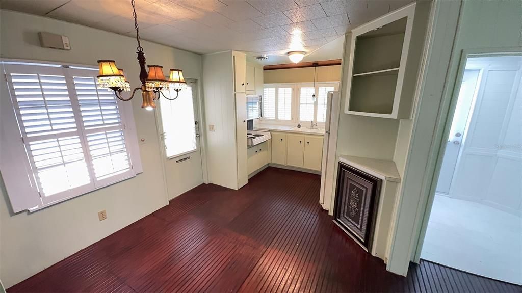 For Sale: $79,000 (1 beds, 1 baths, 550 Square Feet)