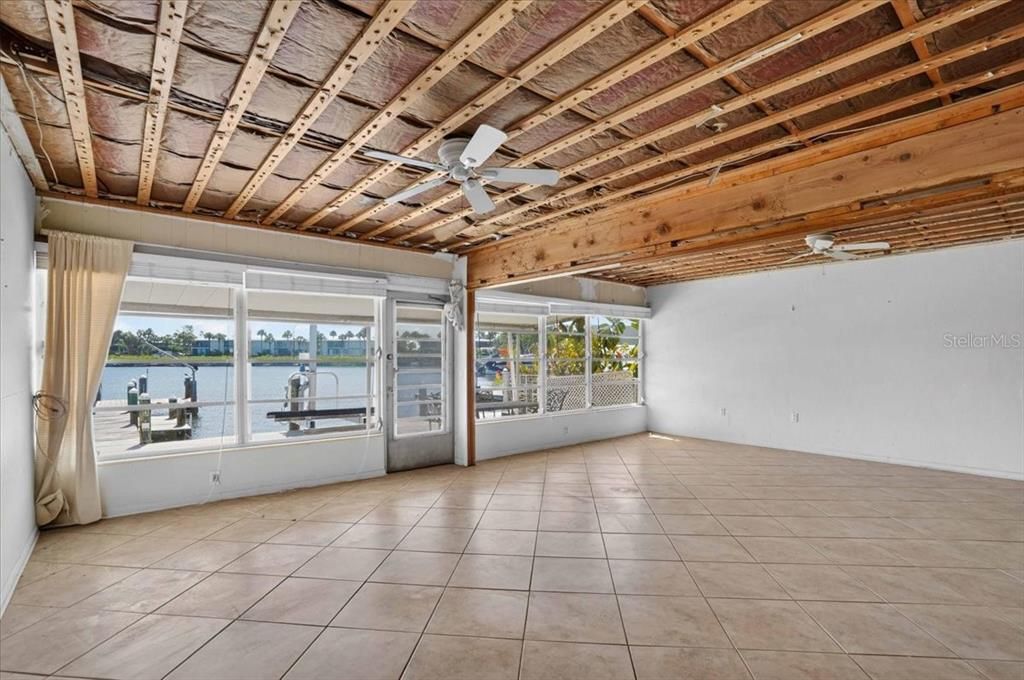For Sale: $599,900 (2 beds, 2 baths, 1047 Square Feet)