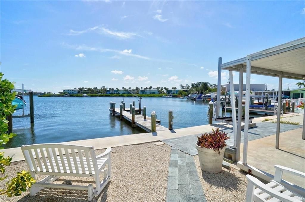 For Sale: $599,900 (2 beds, 2 baths, 1047 Square Feet)