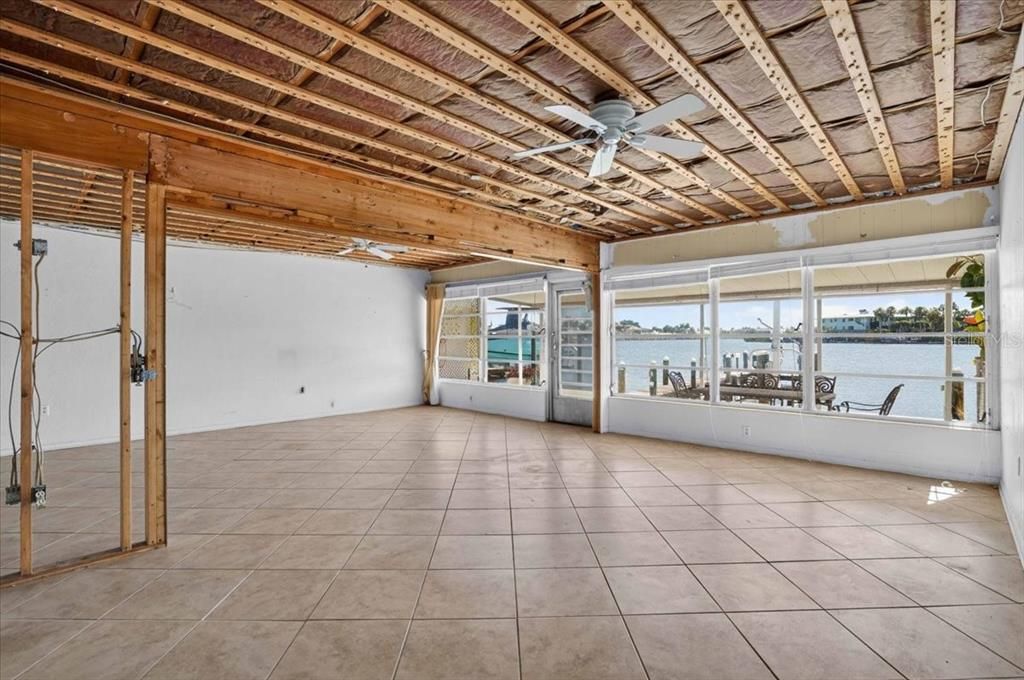 For Sale: $599,900 (2 beds, 2 baths, 1047 Square Feet)