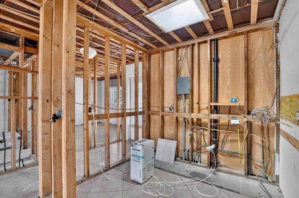 For Sale: $599,900 (2 beds, 2 baths, 1047 Square Feet)