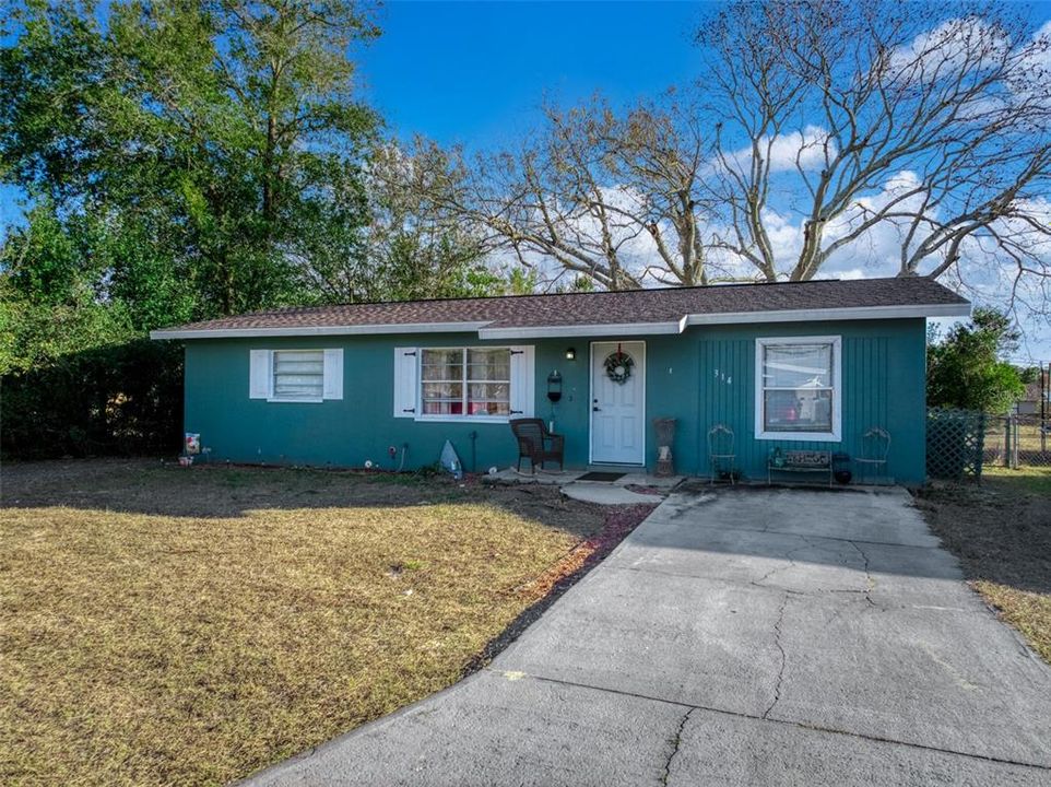 For Sale: $205,000 (3 beds, 2 baths, 1100 Square Feet)