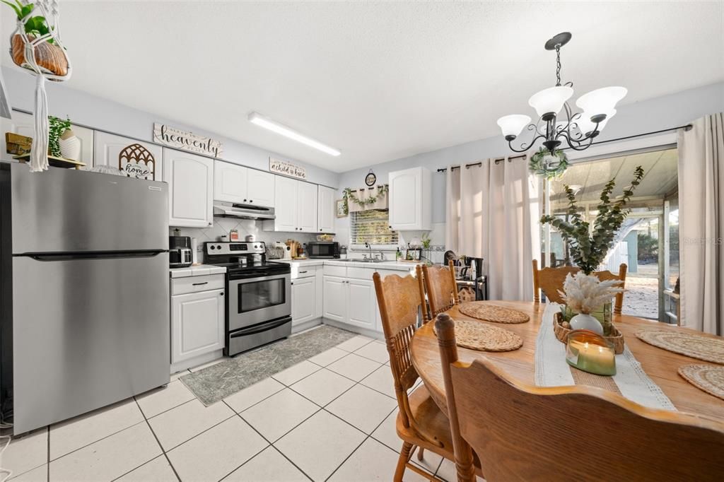 For Sale: $205,000 (3 beds, 2 baths, 1100 Square Feet)