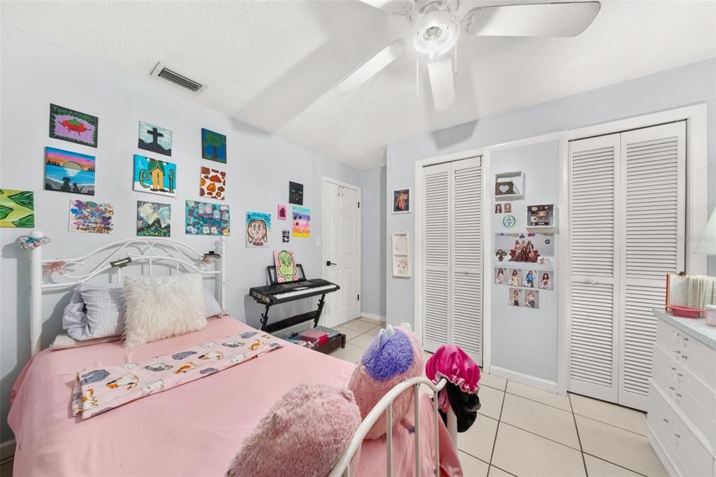 For Sale: $205,000 (3 beds, 2 baths, 1100 Square Feet)