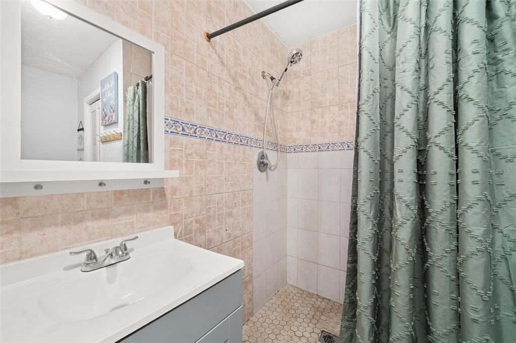 For Sale: $205,000 (3 beds, 2 baths, 1100 Square Feet)