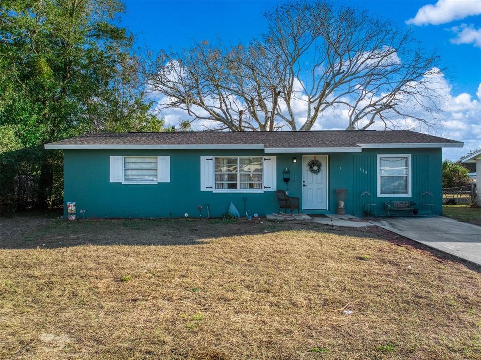 For Sale: $205,000 (3 beds, 2 baths, 1100 Square Feet)
