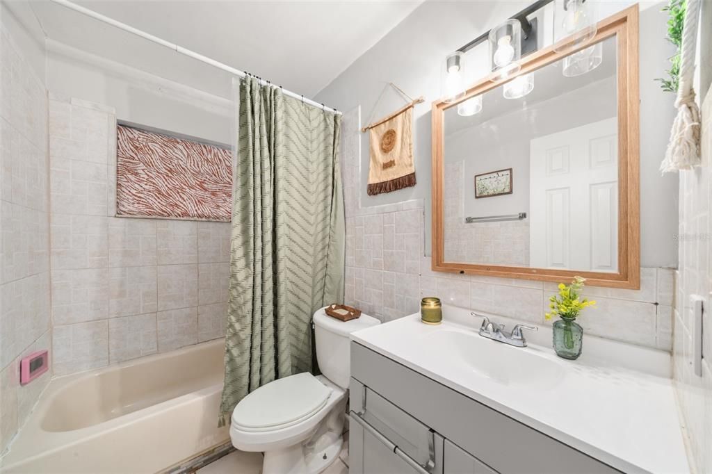 For Sale: $205,000 (3 beds, 2 baths, 1100 Square Feet)