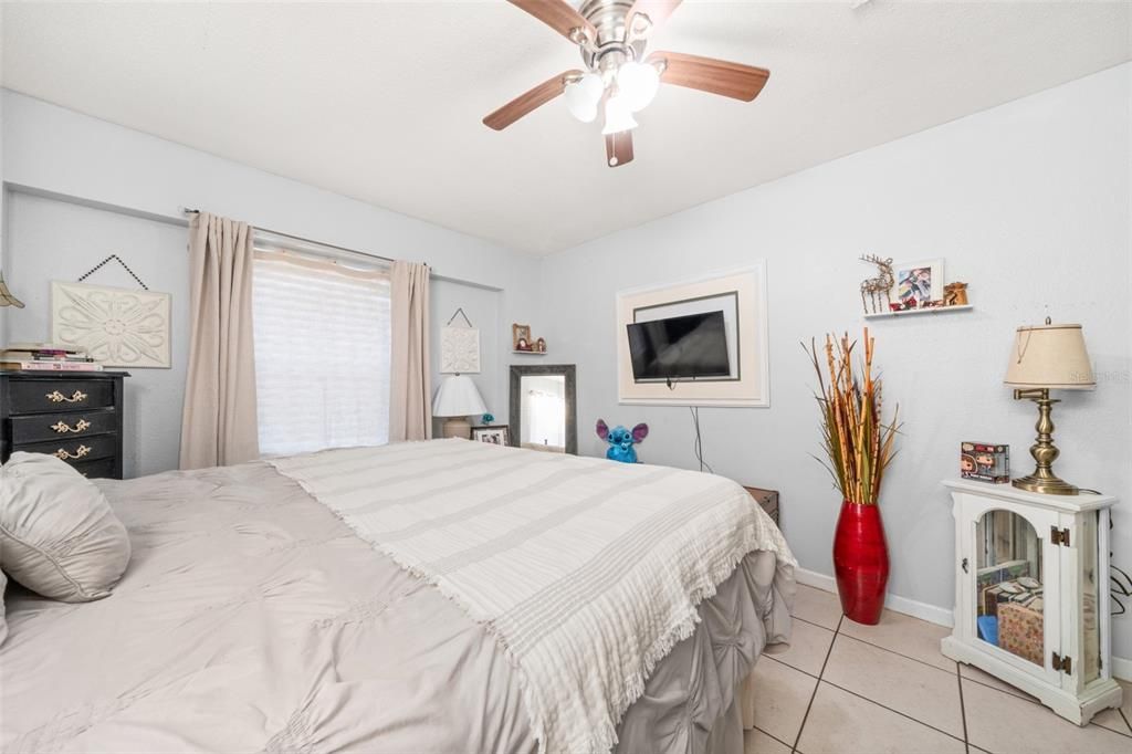 For Sale: $205,000 (3 beds, 2 baths, 1100 Square Feet)