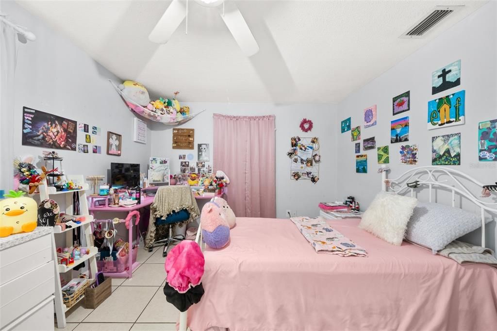 For Sale: $205,000 (3 beds, 2 baths, 1100 Square Feet)