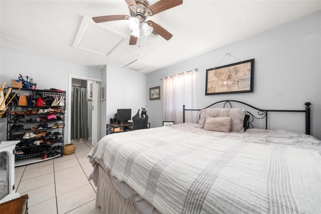 For Sale: $205,000 (3 beds, 2 baths, 1100 Square Feet)