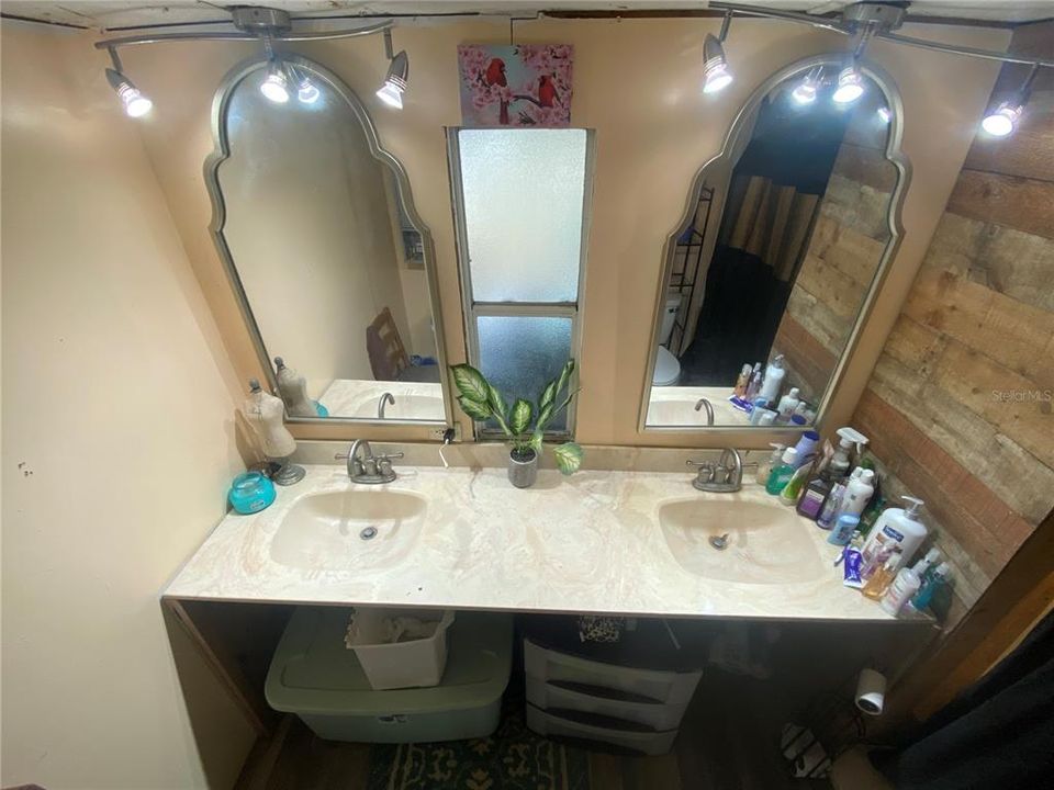 For Sale: $61,000 (2 beds, 1 baths, 744 Square Feet)