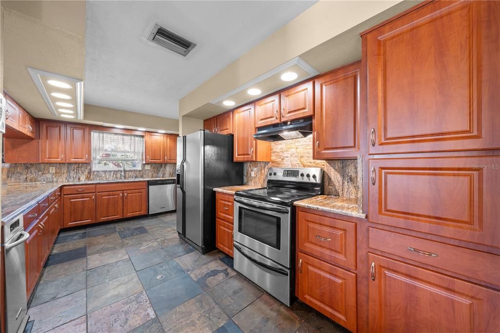 For Sale: $620,000 (4 beds, 3 baths, 3066 Square Feet)