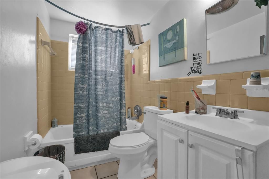 En Venta: $249,000 (3 camas, 0 baños, 1438 Pies cuadrados)