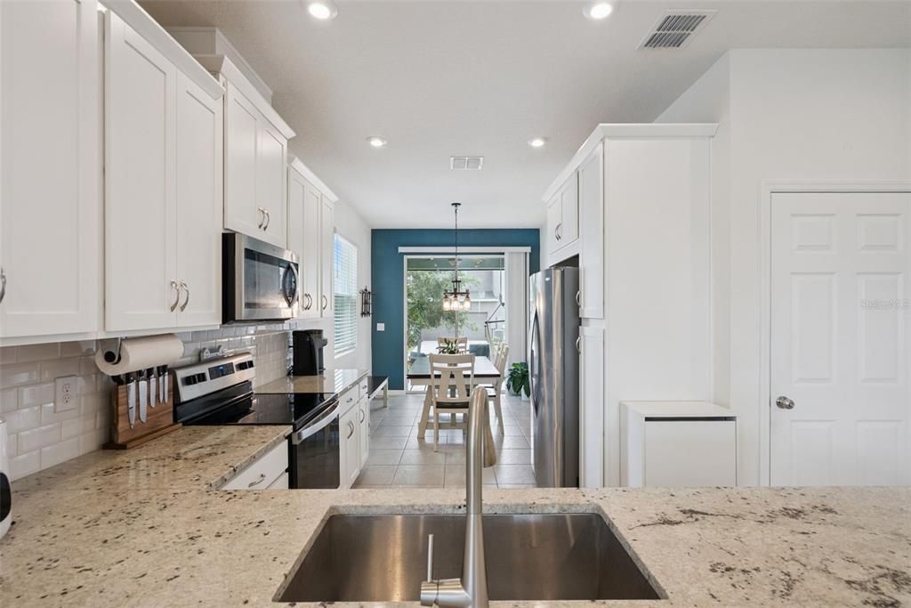 For Sale: $368,000 (3 beds, 2 baths, 1666 Square Feet)
