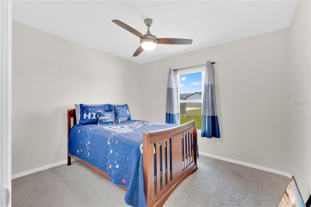 Activo con contrato: $225,000 (4 camas, 2 baños, 1414 Pies cuadrados)