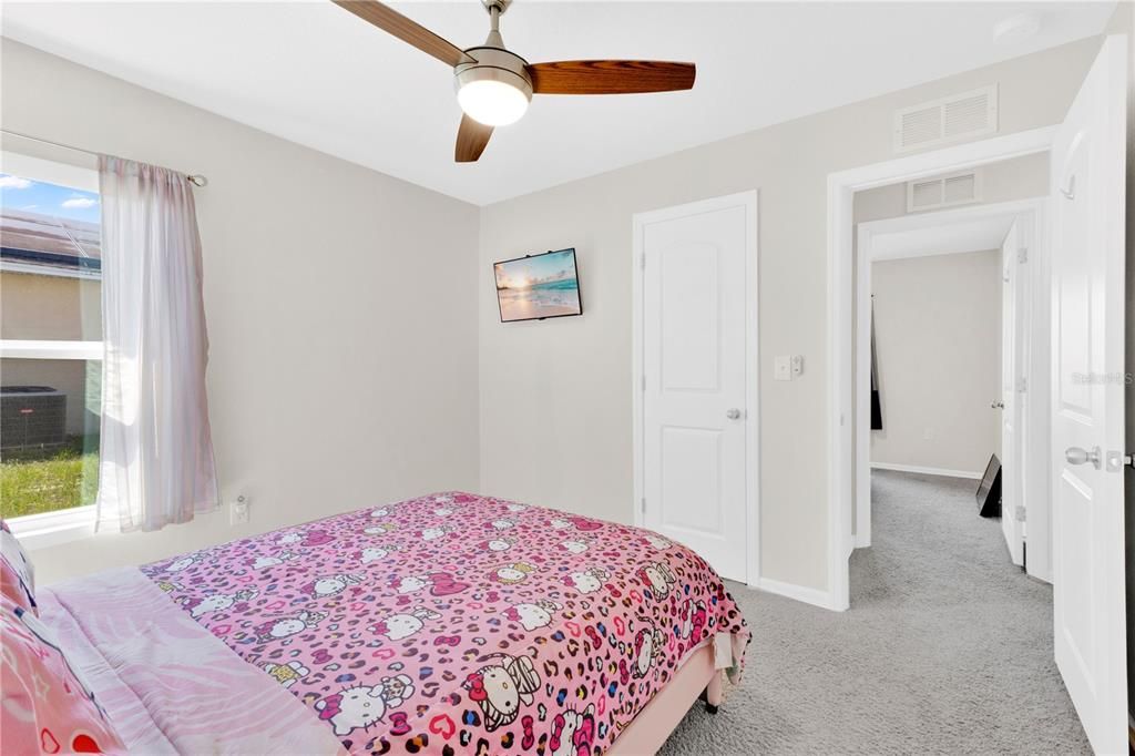 Activo con contrato: $225,000 (4 camas, 2 baños, 1414 Pies cuadrados)