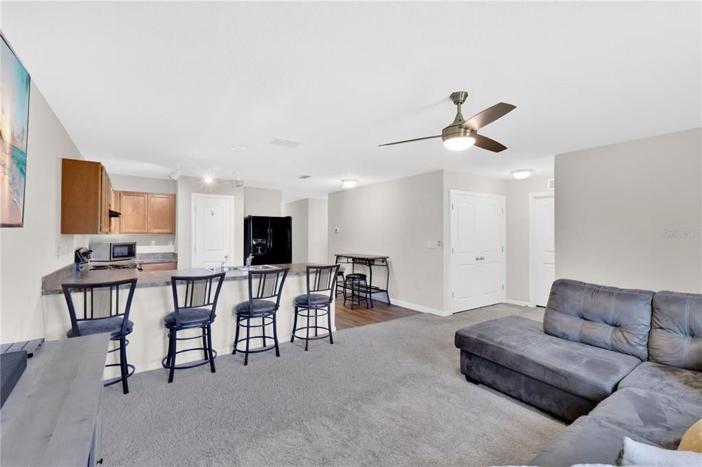 Activo con contrato: $225,000 (4 camas, 2 baños, 1414 Pies cuadrados)