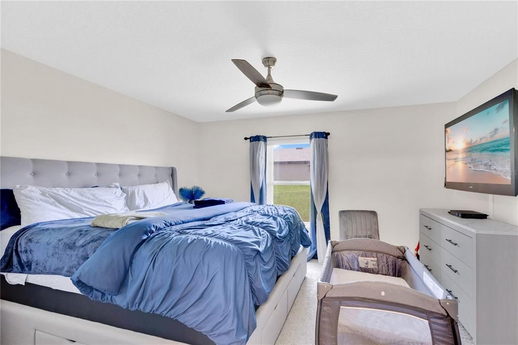 Activo con contrato: $225,000 (4 camas, 2 baños, 1414 Pies cuadrados)
