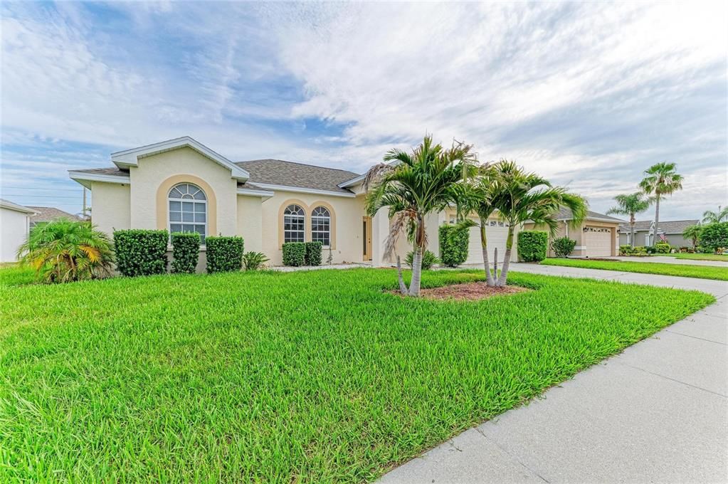 For Sale: $475,000 (3 beds, 2 baths, 1811 Square Feet)