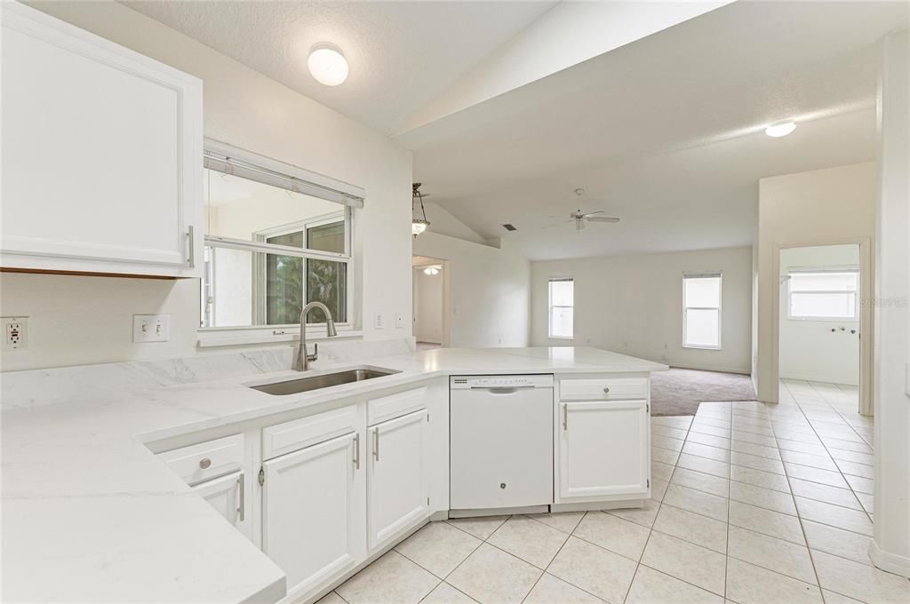 For Sale: $475,000 (3 beds, 2 baths, 1811 Square Feet)
