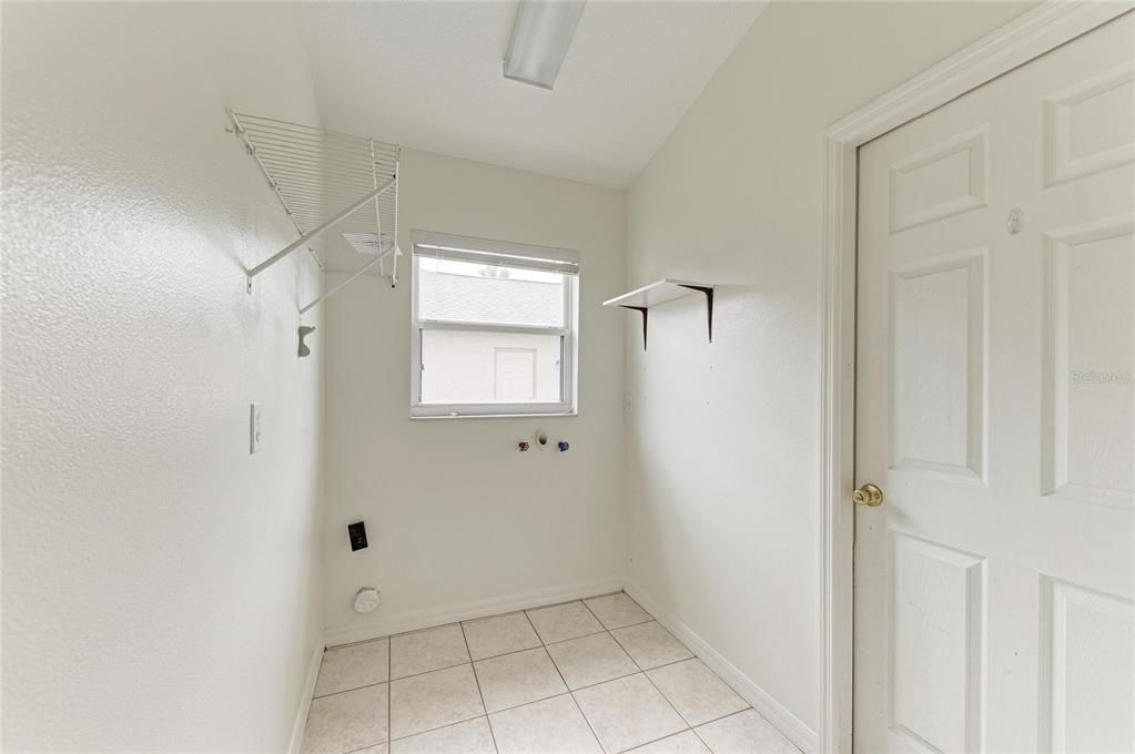For Sale: $475,000 (3 beds, 2 baths, 1811 Square Feet)