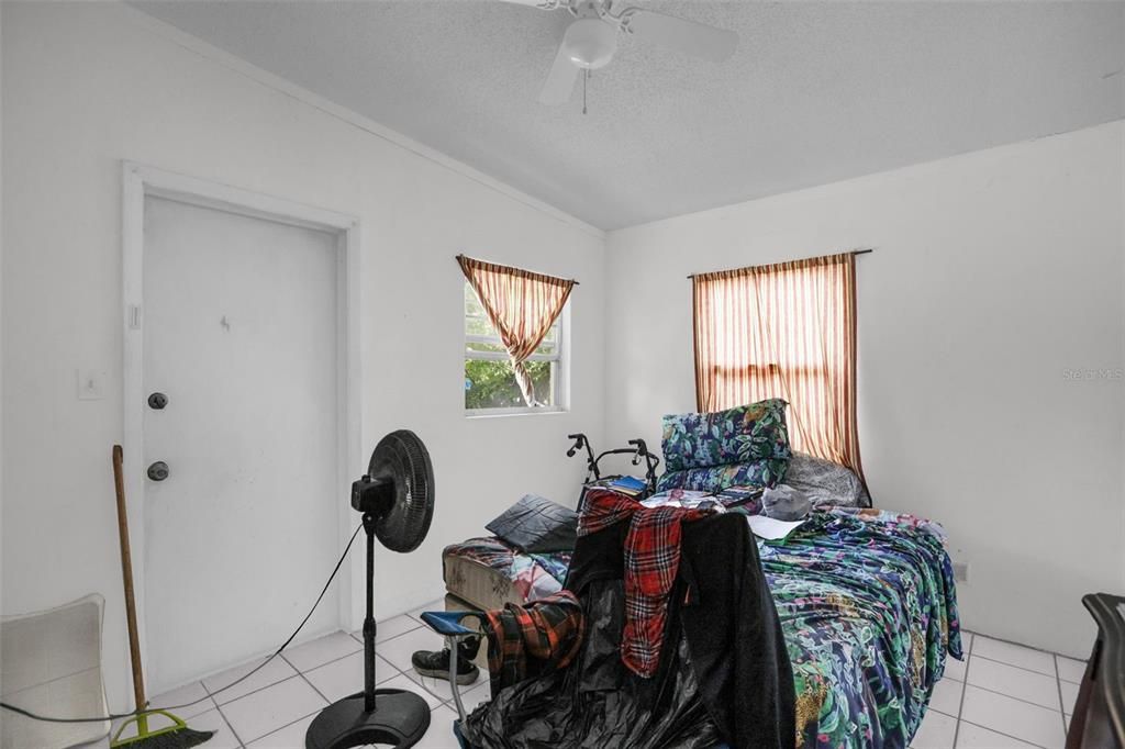 En Venta: $249,000 (4 camas, 0 baños, 1400 Pies cuadrados)